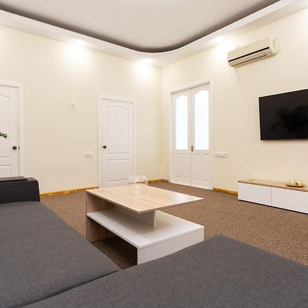 Apartment Center Of Одесса Экстерьер фото