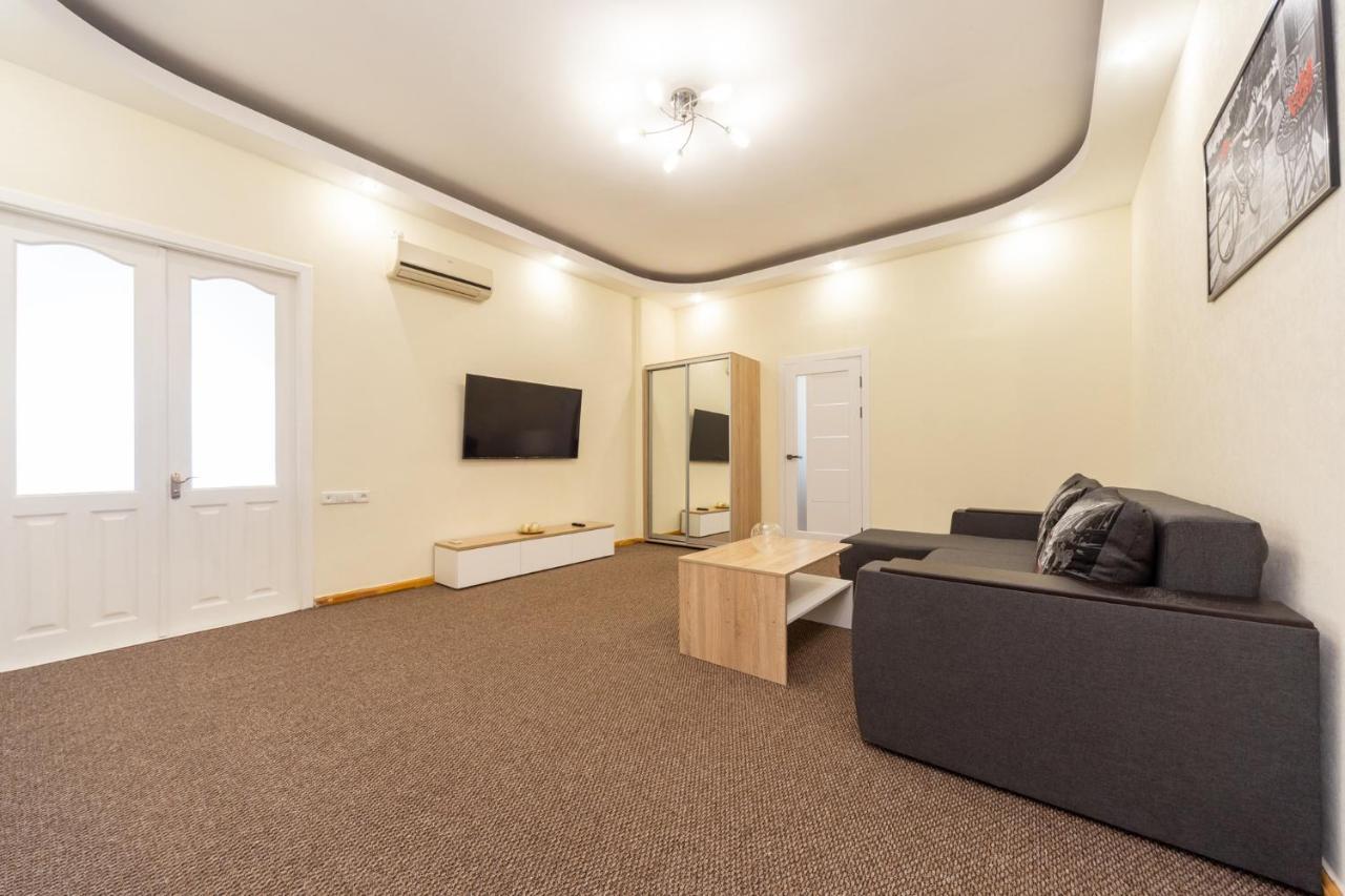 Apartment Center Of Одесса Экстерьер фото