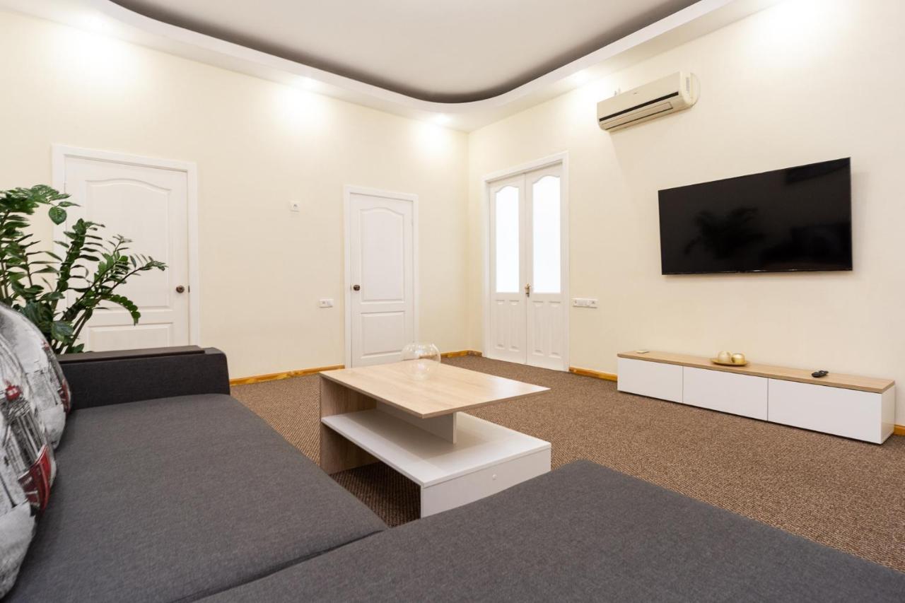 Apartment Center Of Одесса Экстерьер фото
